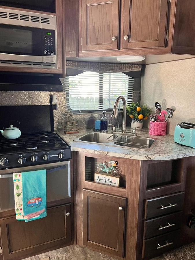 Rv Camper Paradise On The Wheels In Clearwater Beaches Largo Exterior photo
