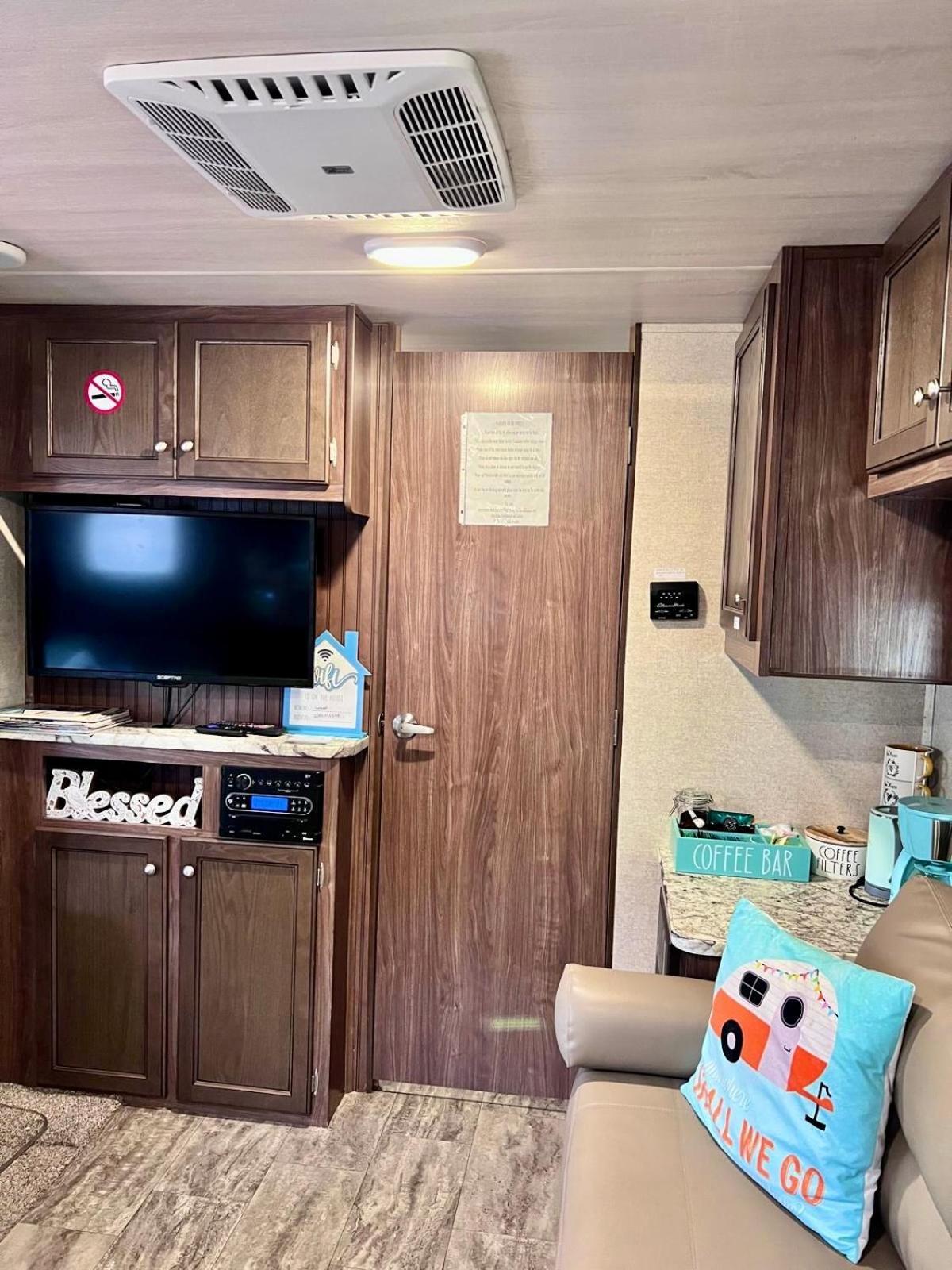 Rv Camper Paradise On The Wheels In Clearwater Beaches Largo Exterior photo
